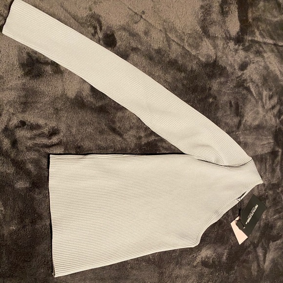 Grey asymmetric one sleeve knitted rib top - Picture 2 of 3